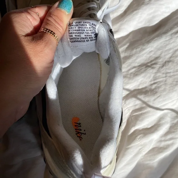 Men’s Nike Shoes - Picture 6 of 7